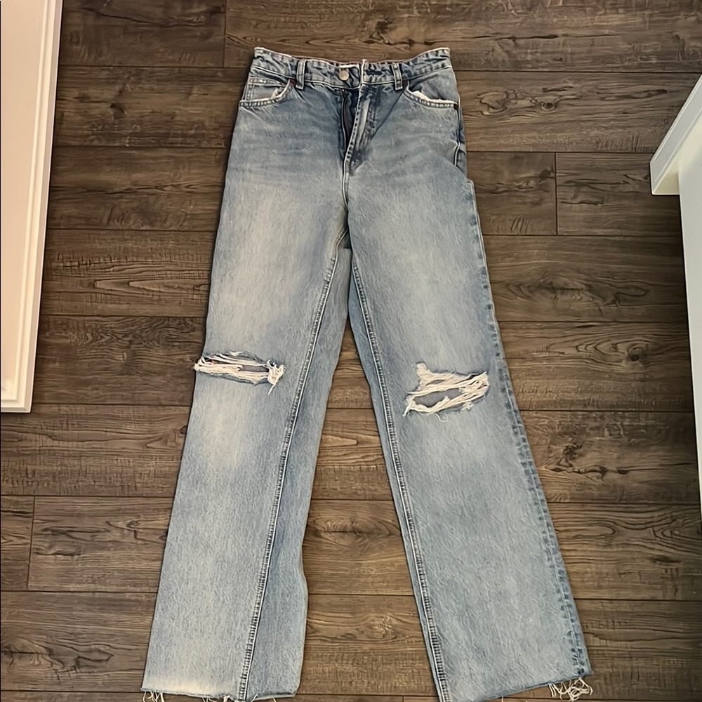 Zara (distressed) HIGH-WAISTED TRF MOM FIT JEANS